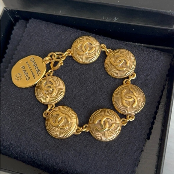 Stunning CC Bracelet - Picture 10 of 14